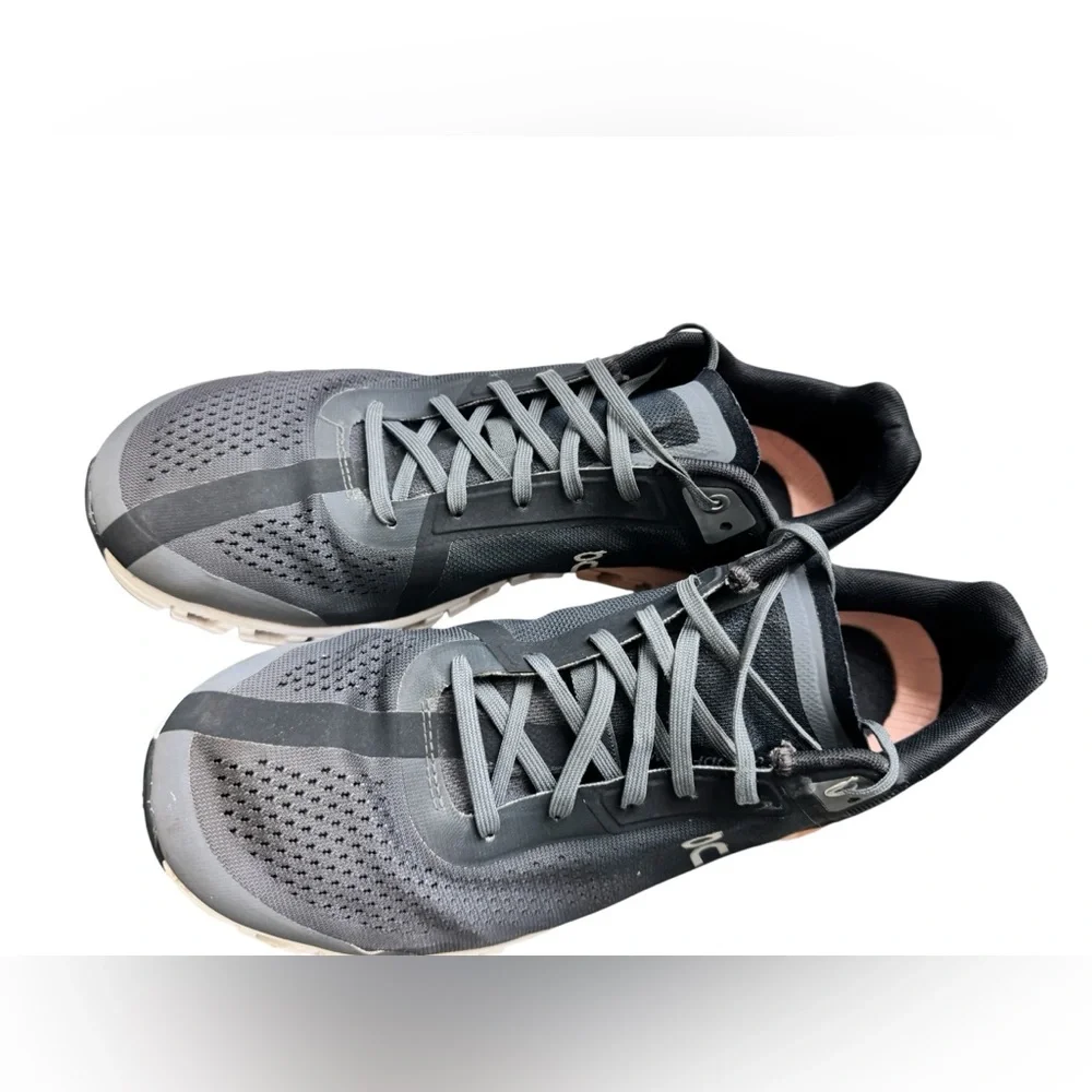On Running sleek stylish